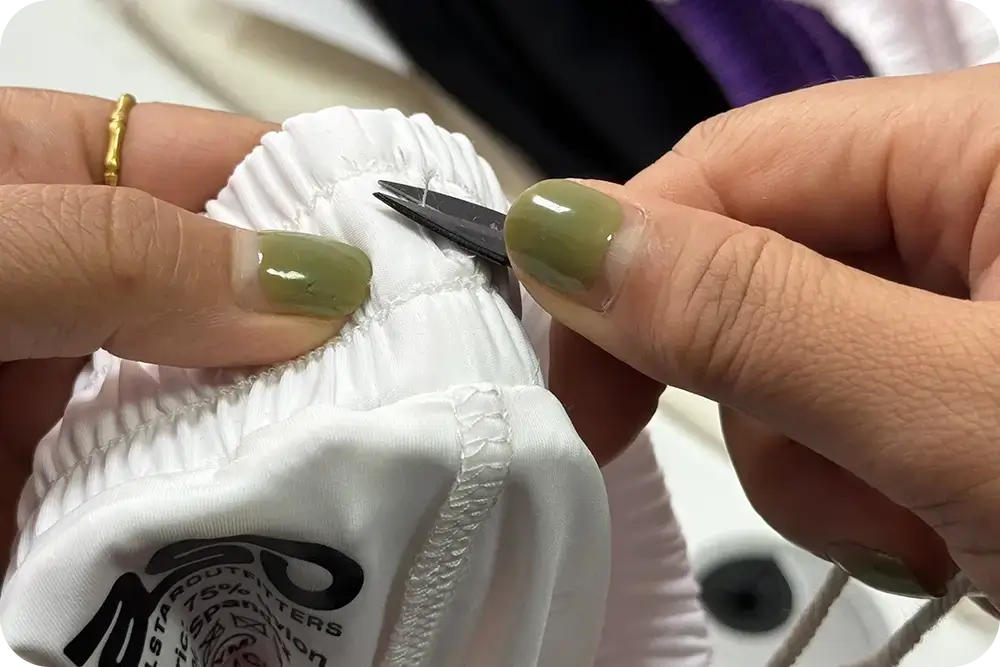 Exfatter fabric inspection checking yarn thickness and color fastness