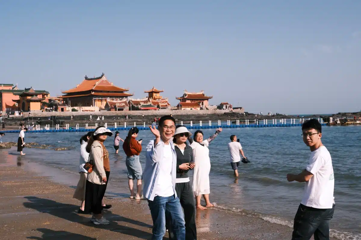 Exfatter Apparel team during 2025 spring team building event in Quanzhou